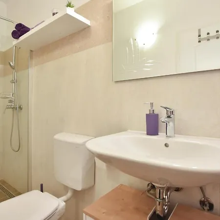 Three-bedroom In 푸치스차
