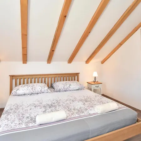 Three-bedroom In 푸치스차